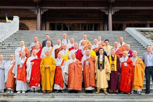 Hà Nam: Đoàn lãnh đạo Phật giáo Hàn Quốc thăm chùa Tam Chúc
