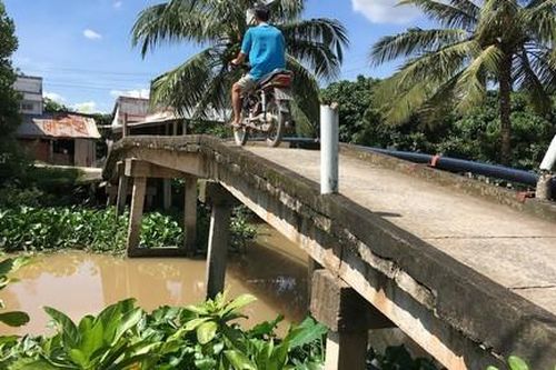 Người dân cù lao mơ ước xây chiếc cầu mới để bớt cảnh lọt kênh
