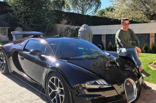 Siêu xe của Ronaldo đâm vào nhà dân, hư hỏng nặng