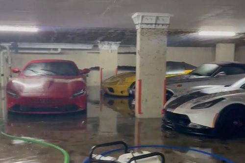 Hầm để siêu xe chìm trong nước sau lũ lụt tại Mỹ