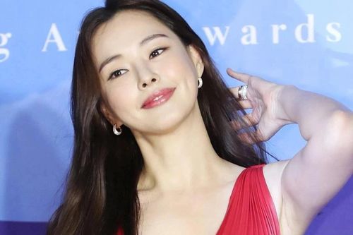 Honey Lee sinh con