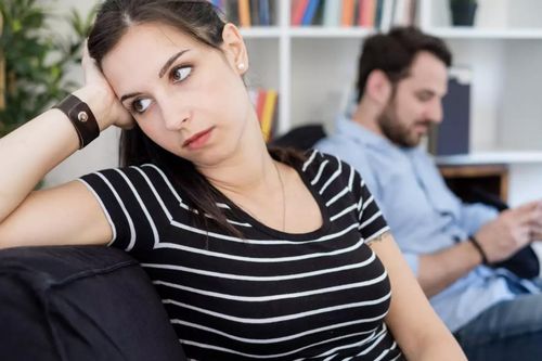 Mất hứng thú khi quan hệ vì ghen tuông