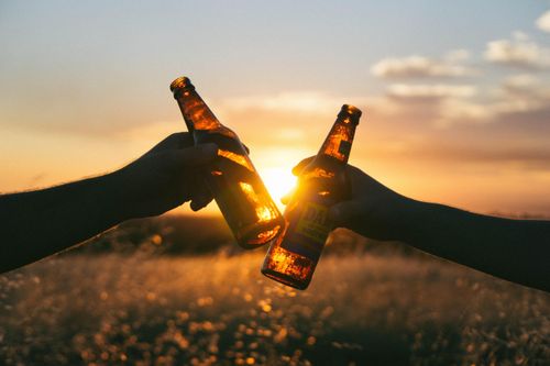 Người Đức thiếu bia, người Nhật khó mua xúc xích