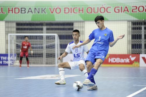 Nhà vô địch gặp khó, Sahako giữ vững ngôi đầu