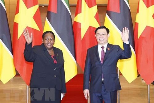 Chủ tịch Quốc hội Vương Đình Huệ hội đàm với Chủ tịch Quốc hội Mozambique