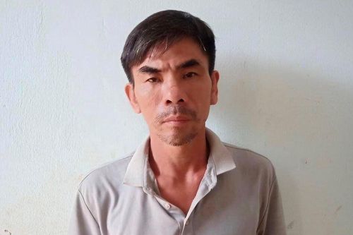 Tạm giữ người đàn ông tưới xăng đốt chủ quán vì mâu thuẫn