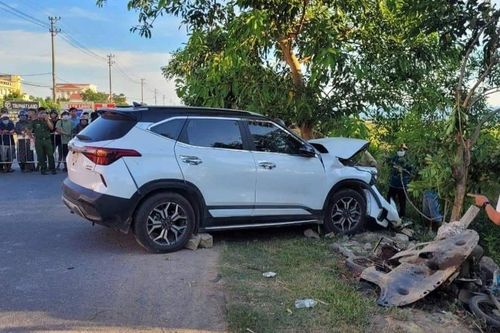 Ô tô tông xe máy, hai vợ chồng tử vong, con bị thương nặng