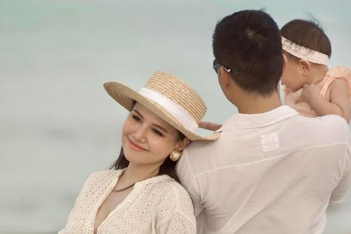 Kỷ niệm 2 năm bên nhau, Phanh Lee nhắn nhủ cực ngọt tới chồng: 'Mãi nắm tay nhau nhé anh gì ơi'