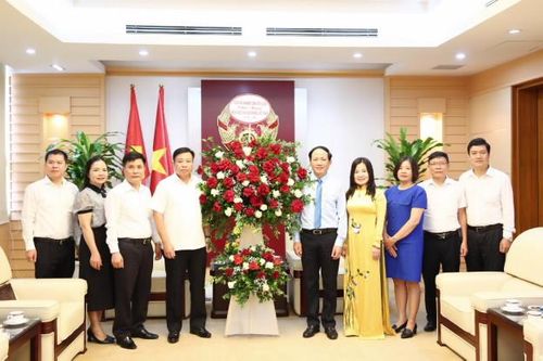 Lãnh đạo TANDTC chúc mừng các cơ quan quản lý báo chí, cơ quan thông tấn, báo chí