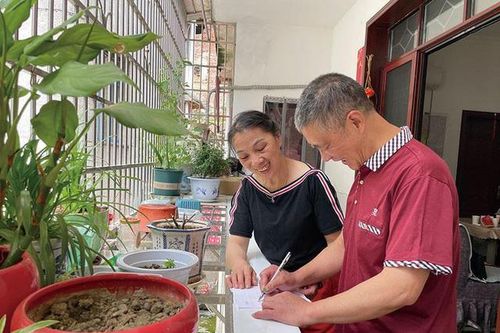 Người đàn ông 67 tuổi bỗng hóa trẻ lên 2, chiến thắng bệnh tật nhờ tình yêu của vợ