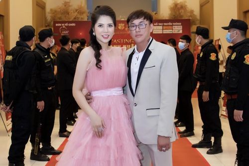 Người đẹp dạ hội Nguyễn Thị Thanh Huyền khoe vai trần quyến rũ tại casting