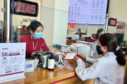 Quy định mới về rút tiền tiết kiệm trước hạn, khách hàng sẽ có lợi hơn