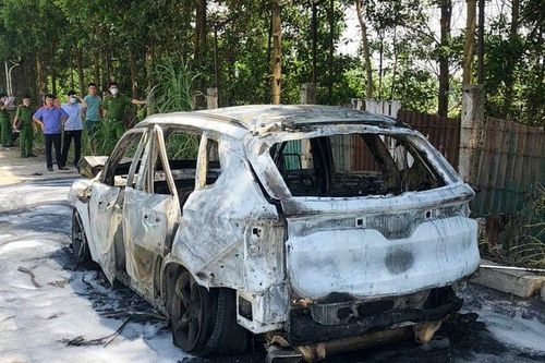 Vụ xe 7 chỗ cháy: Nghi vấn nạn nhân là giám đốc doanh nghiệp gốm sứ