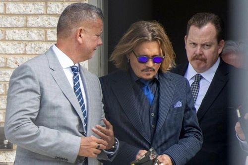 Johnny Depp cảnh báo người hâm mộ