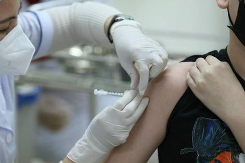 Đại dịch chưa kết thúc, cần tăng cường tiêm vaccine nhắc lại