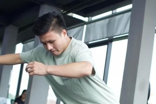 Quang Hải rèn luyện sức khỏe và thể lực trước khi sang Pháp thi đấu