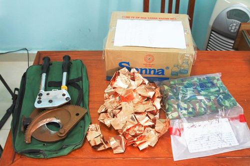 Bắt đối tượng cắt trộm dây cáp điện