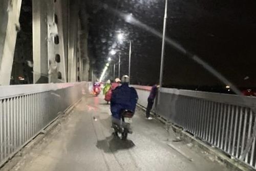 Công an xã cứu người tự tử, đưa cháu bé đi lạc về với gia đình