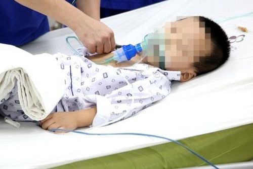Nội soi phế quản cứu sống trẻ bị hóc dị vật