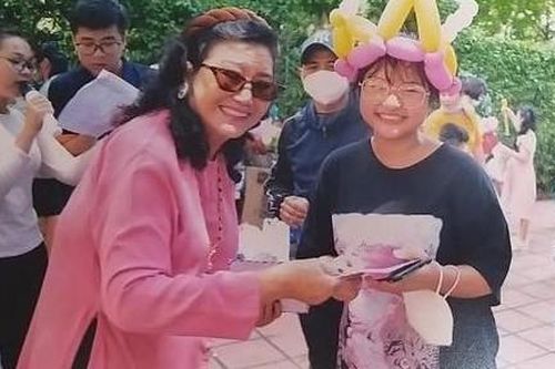 NSND Kim Cương chung tay chăm lo trẻ mồ côi vì Covid-19
