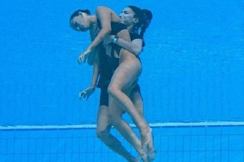 Nữ VĐV suýt chết đuối ở giải vô địch bơi thế giới