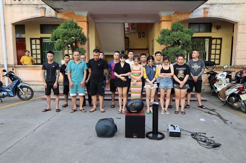 16 nam nữ 'thác loạn' tiệc ma túy trong ngôi nhà 'kín cổng cao tường'