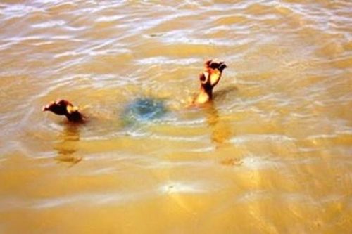Quảng Trị: Tắm suối giữa trời nắng nóng, một thợ đổ bê tông tử vong