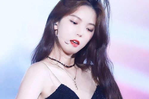 Nữ ca sĩ được trả lương sau 7 năm hoạt động