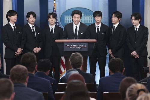 Công ty chủ quản của BTS lao đao