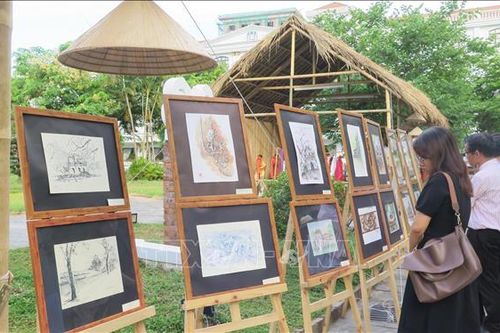 Triển lãm 'Nét đẹp di sản Cố Đô Huế qua thơ ca, hội họa'