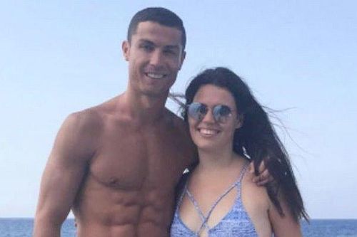 Cháu gái của Ronaldo khoe dáng tuyệt đẹp trong bộ bikini