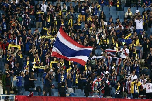 CĐV Thái Lan cổ vũ tuyển Việt Nam dự World Cup: Đừng cười họ, 'voi chiến' dám không?