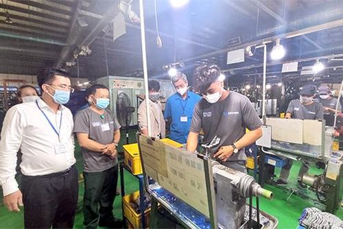 Còn hạn chế trong thực hiện pháp luật lao động