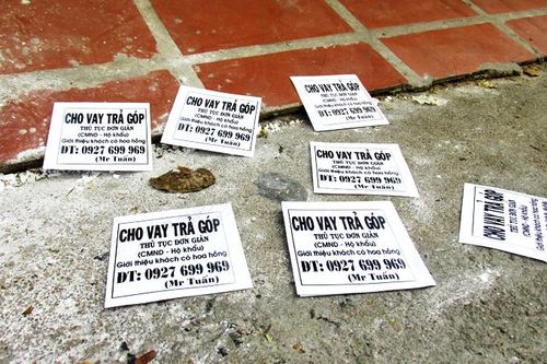 Rải tờ rơi cho vay trả góp