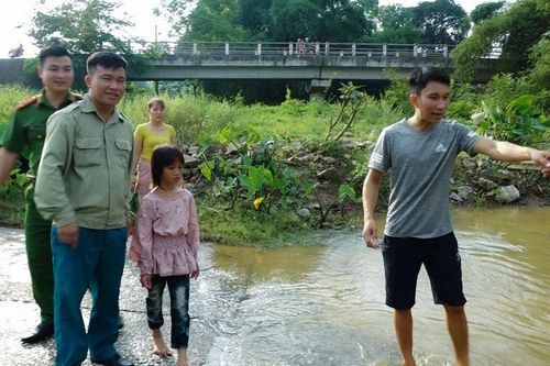 Phú Lương: Kịp thời cứu cháu bé mắc kẹt giữa dòng nước xiết