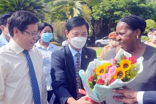 Chủ tịch Quốc hội Cộng hòa Mozambique thăm Viện Lúa đồng bằng sông Cửu Long
