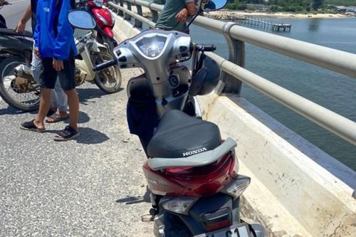 Tìm kiếm cô gái bỏ lại đồ đạc nghi gieo mình xuống sông Thạch Hãn