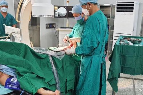 Cứu thai phụ trên đường đi sinh gặp tai nạn giao thông