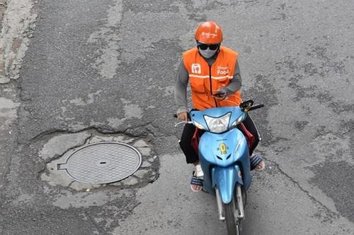 Tuyến đường dưới chân dự án nghìn tỷ Nhổn - ga Hà Nội: Nỗi bất an cho người tham gia giao thông