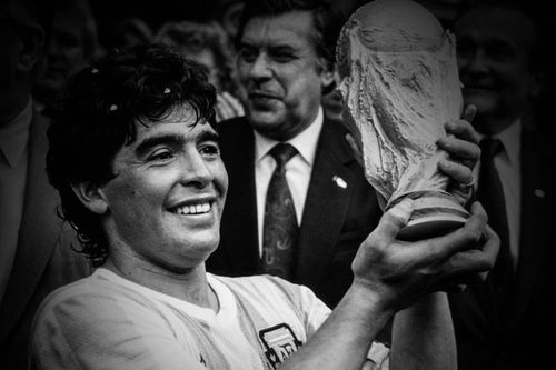 Vụ mưu sát huyền thoại bóng đá Diego Maradona