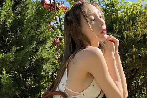 Sao Hàn chuộng trang phục cắt xẻ, hở lưng
