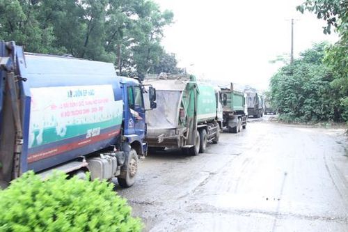 Giao thông ùn ứ tại bãi rác lớn nhất Thủ đô