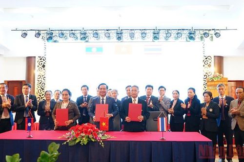 Thắt chặt quan hệ hợp tác toàn diện giữa 3 tỉnh Quảng Trị-Savannakhet-Mukdahan