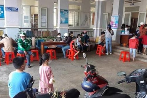 Tiêm nhầm 2 loại vaccine cho bé gái 10 tuổi, Trạm y tế giải trình thế nào?