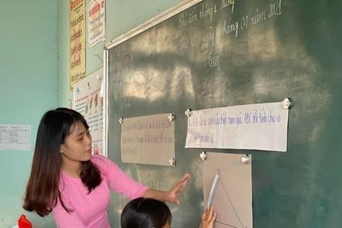 Bộ GD&ĐT đề xuất dùng ngân sách mua SGK cho học sinh mượn: Hiệu trưởng Marie Curie nói gì?