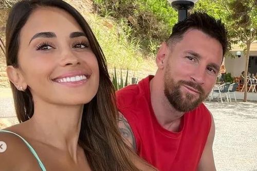 Lionel Messi và Cesc Fabregas tận hưởng kỳ nghỉ 'xa hoa' trên đảo riêng Ibiza - Tây Ban Nha