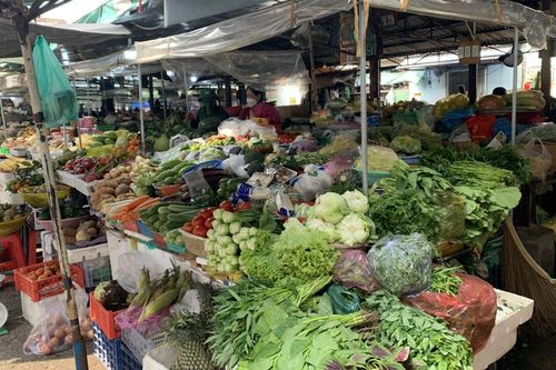 Thực phẩm giải nhiệt hút khách, không tăng giá trong ngày nắng nóng