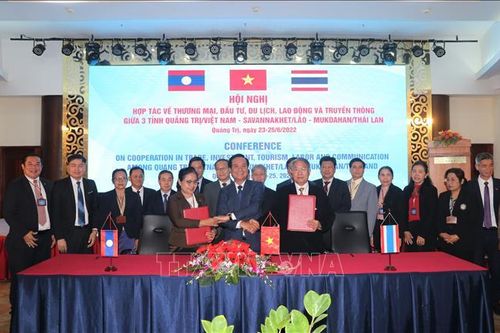 Thắt chặt quan hệ hợp tác toàn diện giữa 3 tỉnh Quảng Trị - Savannakhet – Mukdahan