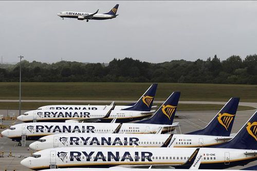 Hãng Ryanair hủy nhiều chuyến bay do tiếp viên đình công