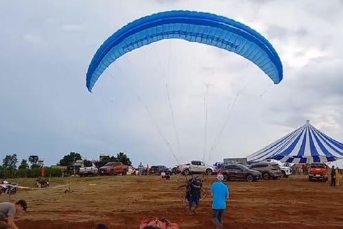 Bay dù lượn ngắm toàn cảnh 'Vịnh Hạ Long trên Tây Nguyên'